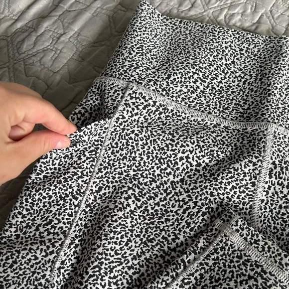 🩷ATHLETA SALUTATION STASH POCKET TEXTURED BLACK 7/8 TIGHTS LEGGINGS SIZE SMALL - Picture 8 of 10